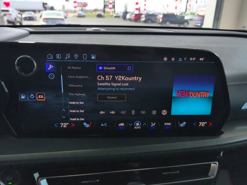 Used 2025 Chevrolet Traverse LT image 21