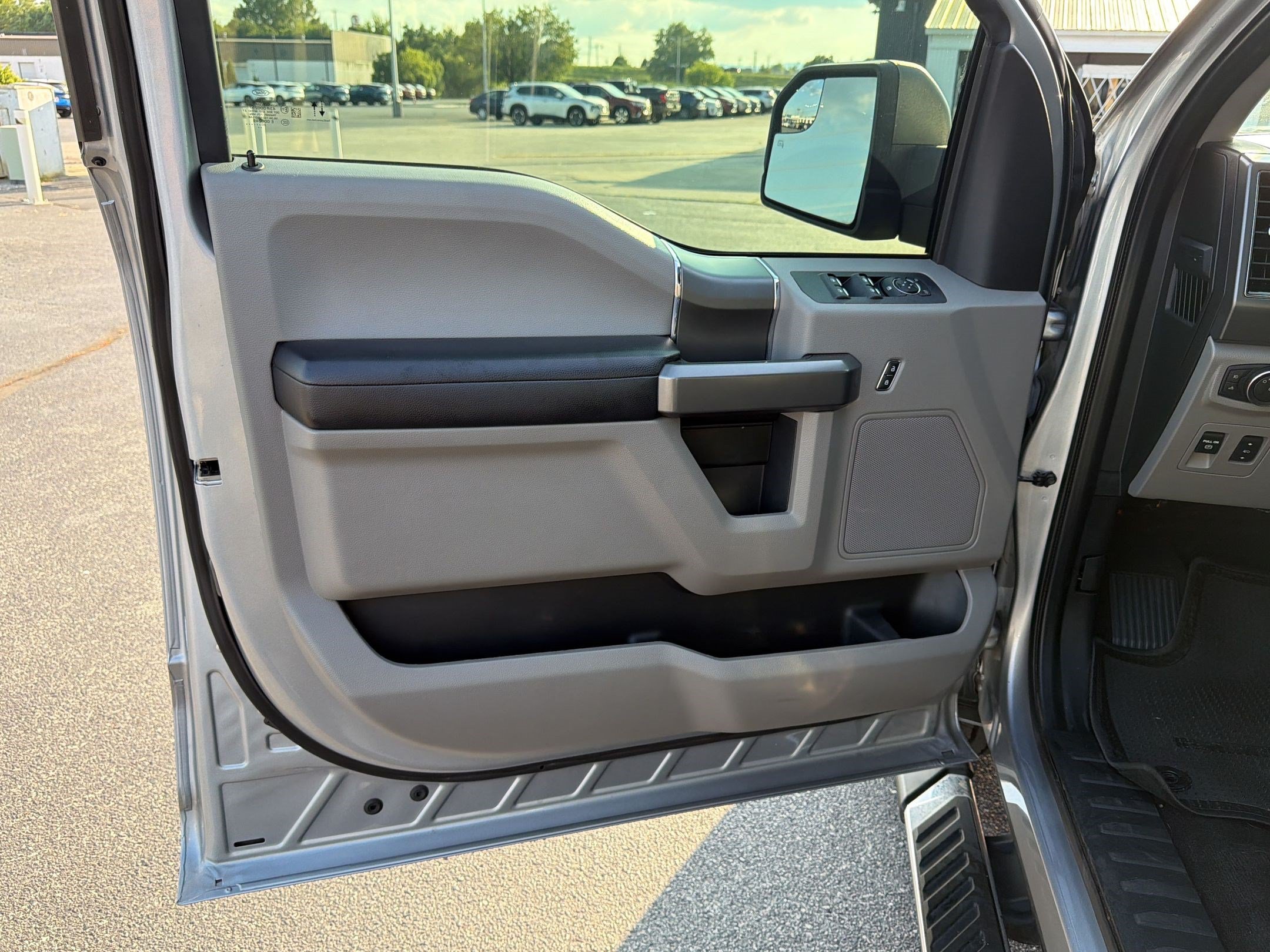 Used 2020 Ford F150 XLT w/ Equipment Group 302A Luxury AWD/4WD image 16