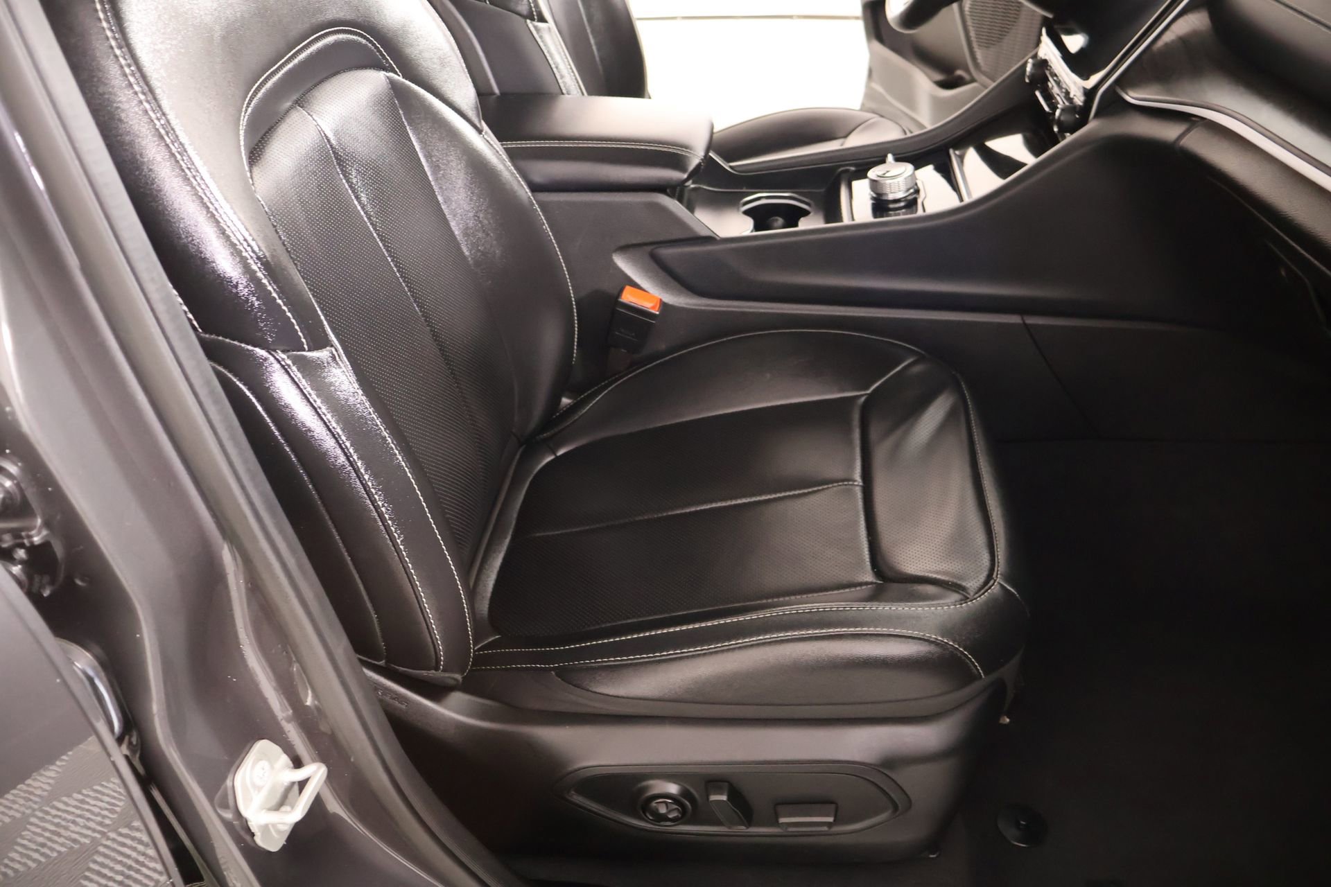 Used 2024 Jeep Grand Cherokee L Limited w/ Luxury Tech Group II AWD/4WD image 15