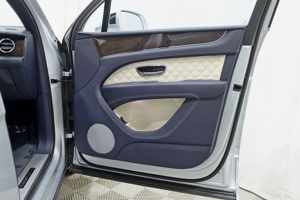 Used 2022 Bentley Bentayga image 38