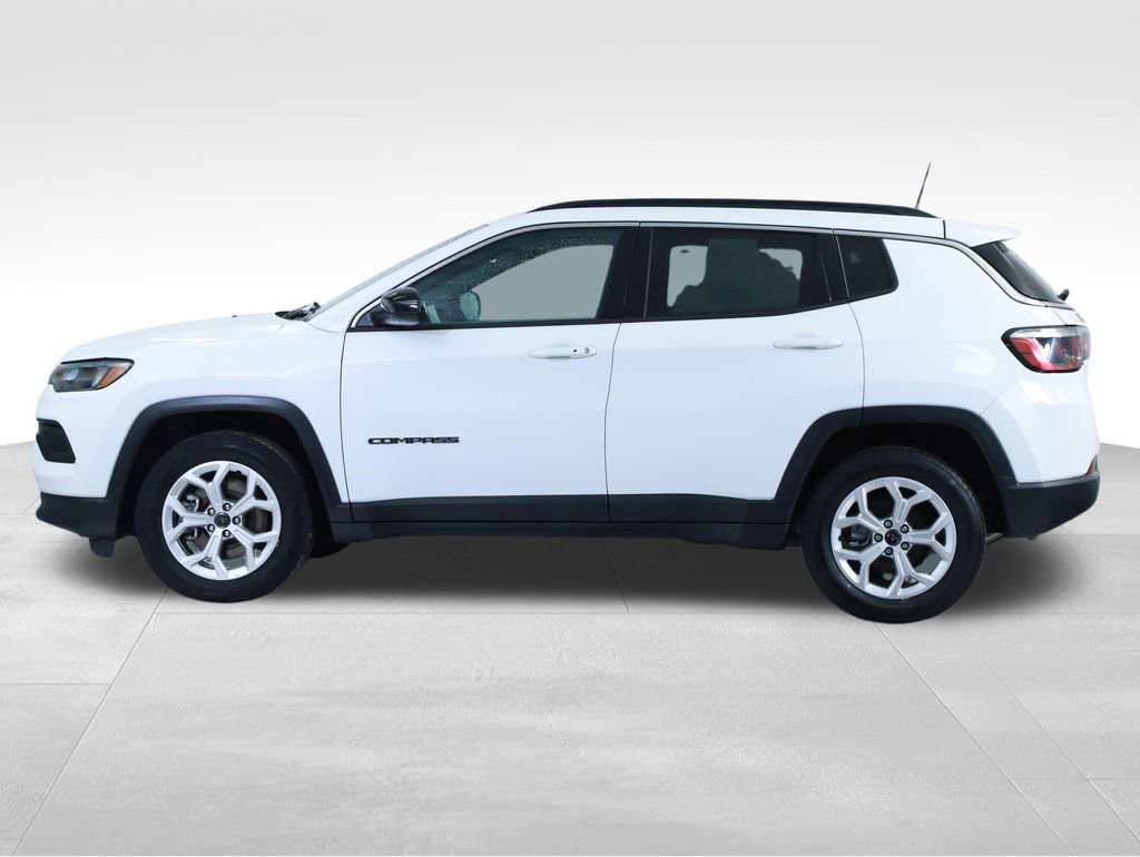 Used 2025 Jeep Compass Latitude image 9