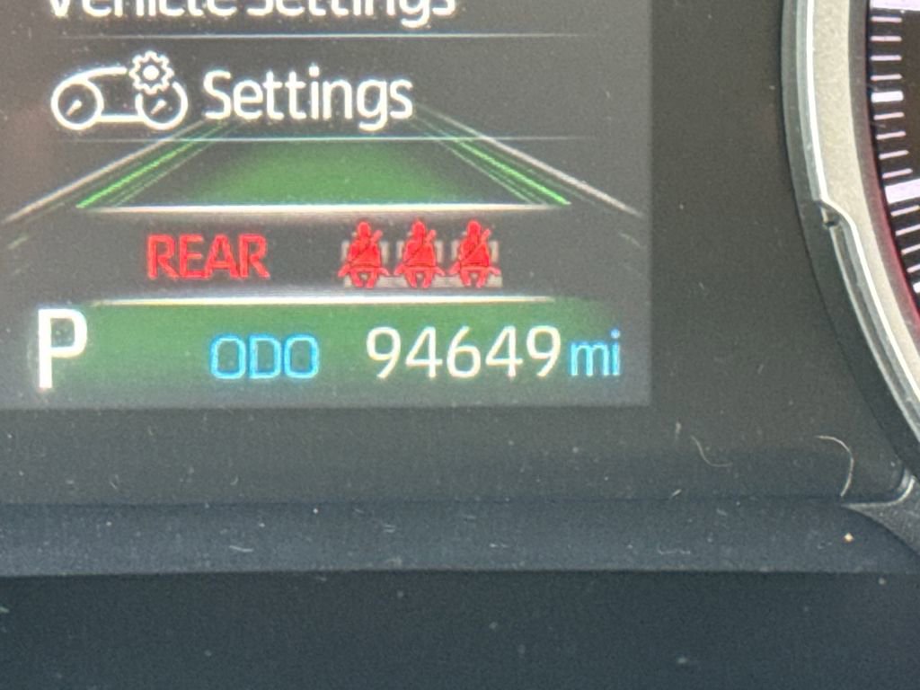 Used 2021 Toyota RAV4 LE image 20