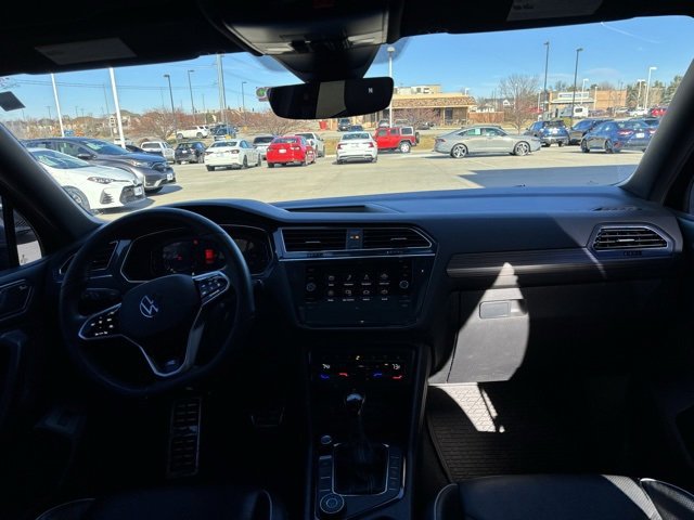 Used 2022 Volkswagen Tiguan SEL R-Line image 32