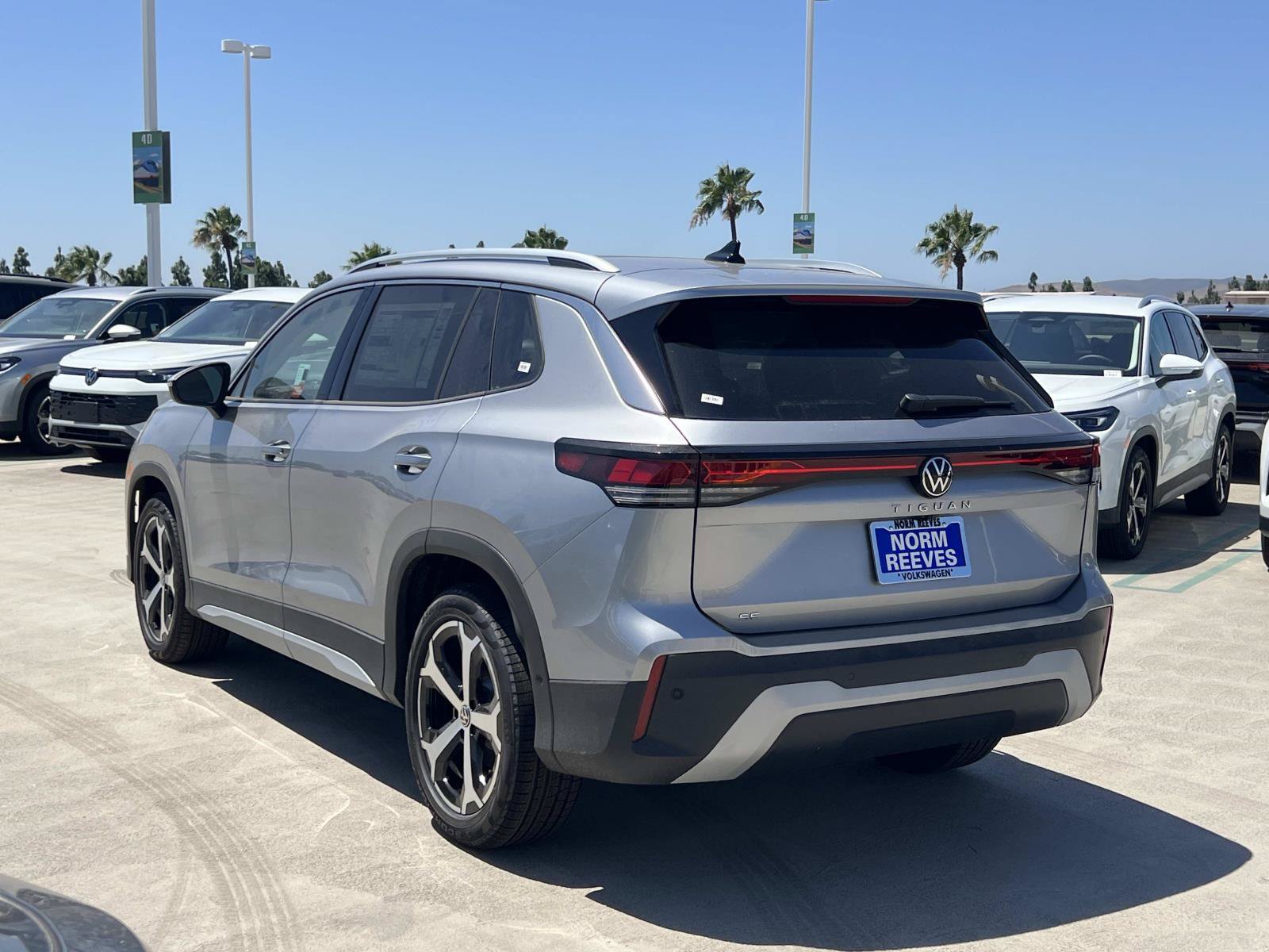 New 2026 Volkswagen Tiguan SE FWD image 3