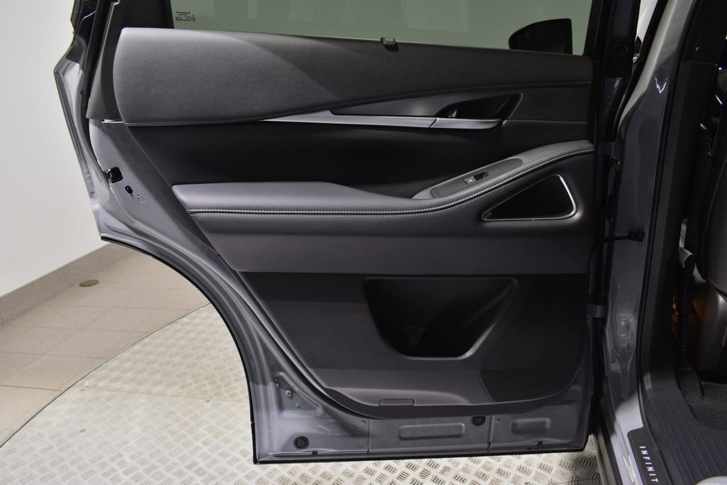 New 2026 INFINITI QX60 Luxe w/ Family Package image 15