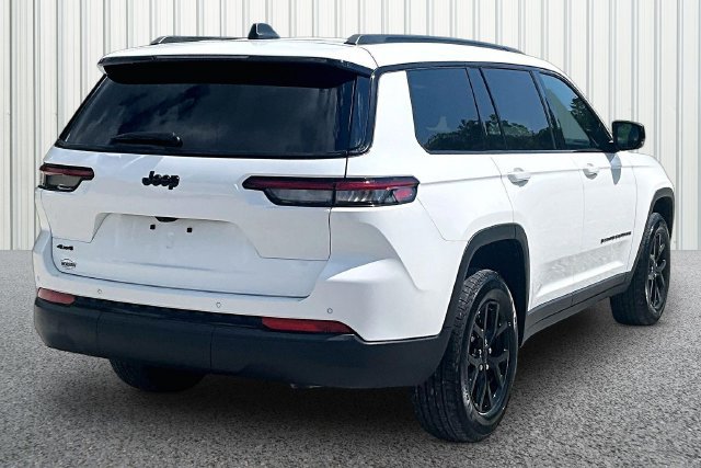 Used 2025 Jeep Grand Cherokee L Altitude AWD/4WD image 11