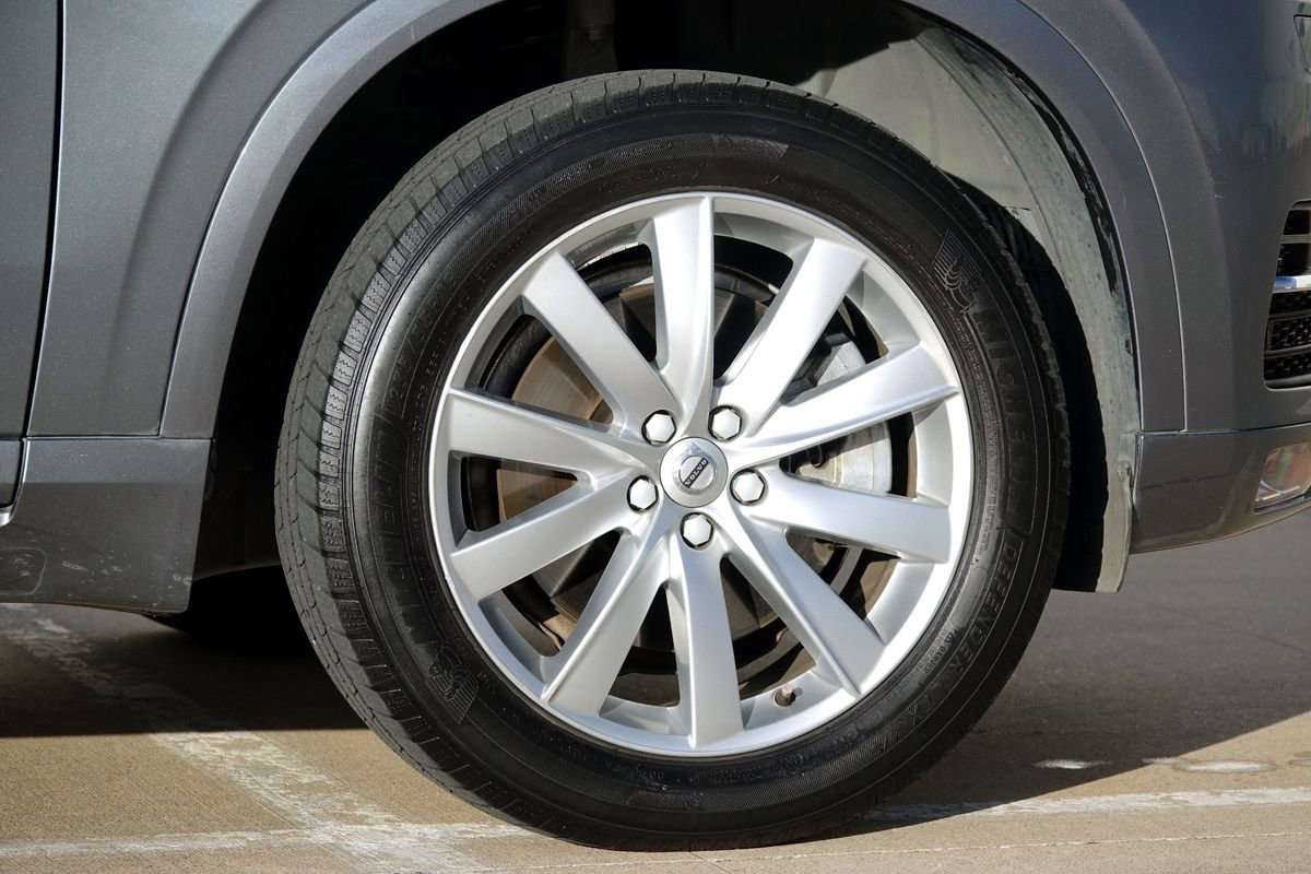 Used 2016 Volvo XC90 T6 Momentum w/ Momentum Plus Package AWD/4WD image 30