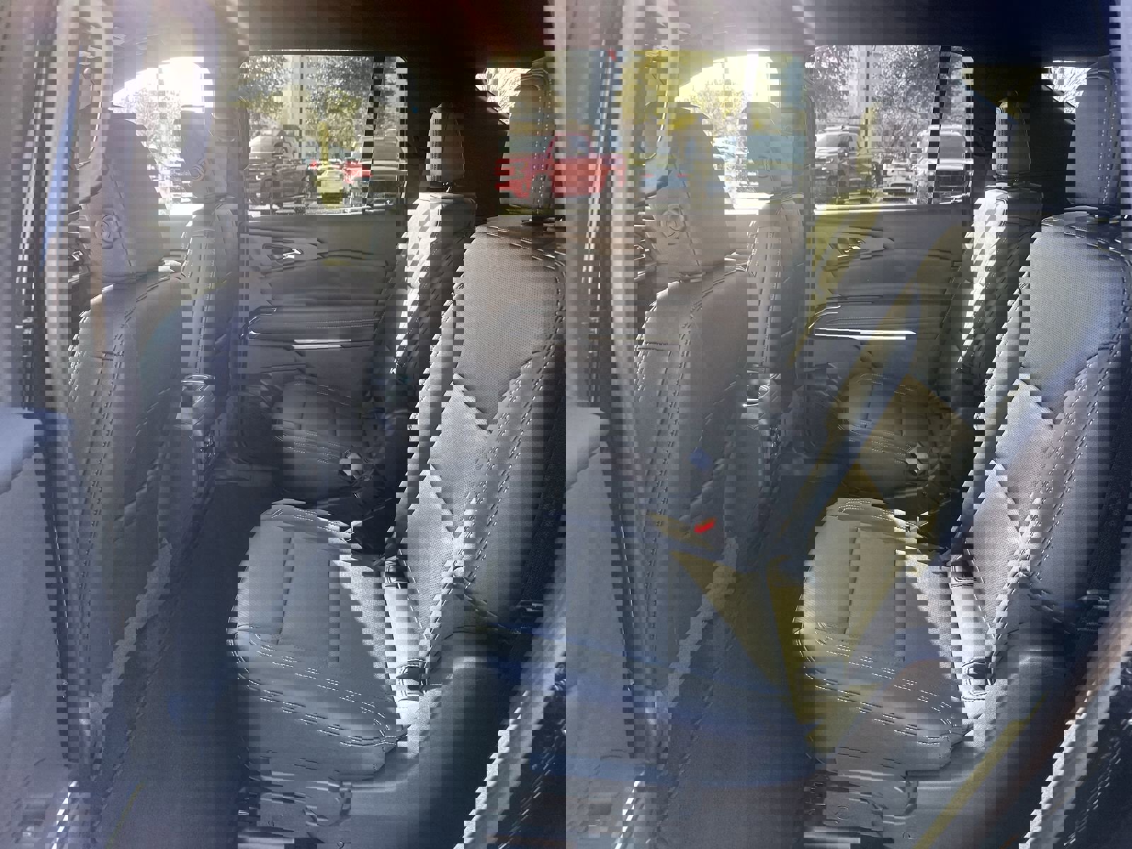 Used 2025 Chevrolet Traverse LT image 31