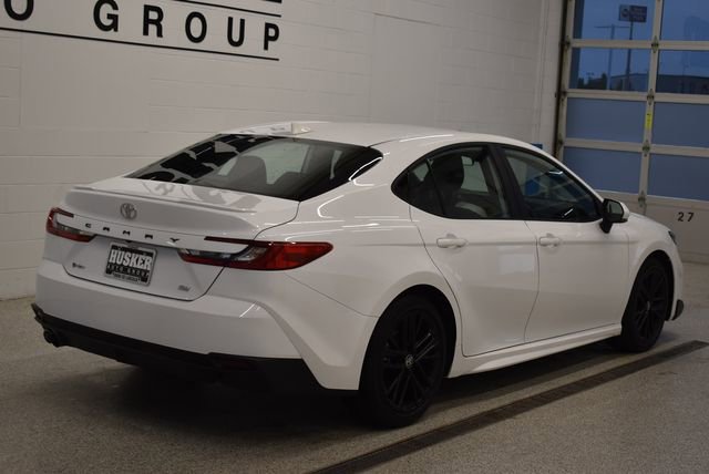 Used 2025 Toyota Camry SE FWD image 4
