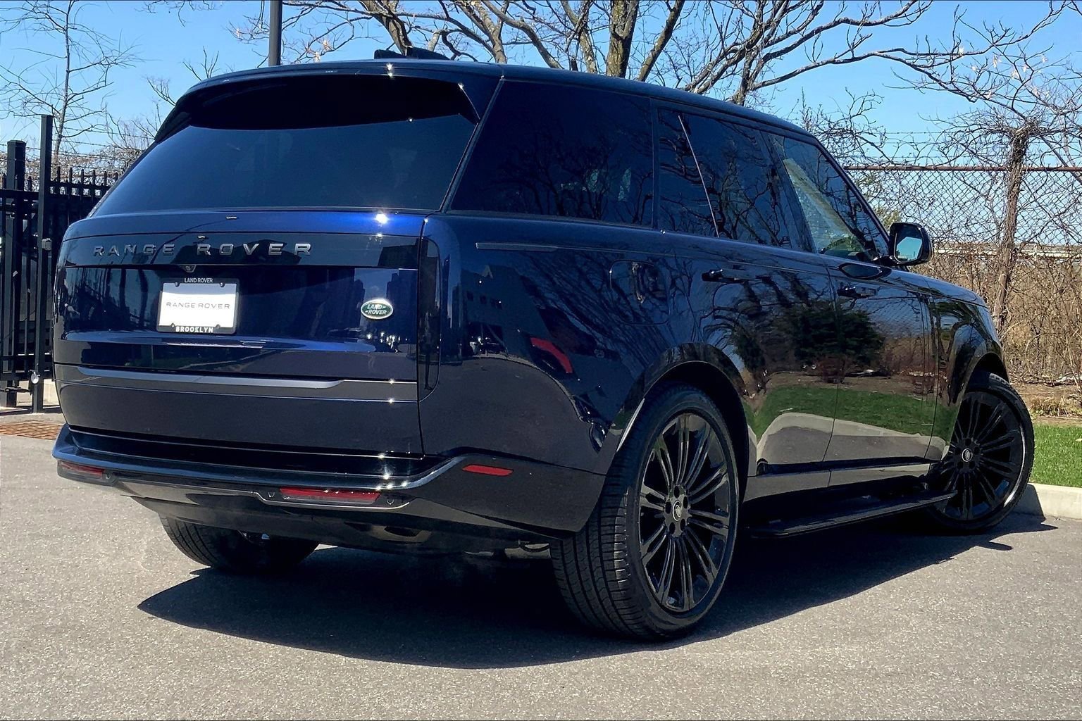 Used 2023 Land Rover Range Rover SE image 12