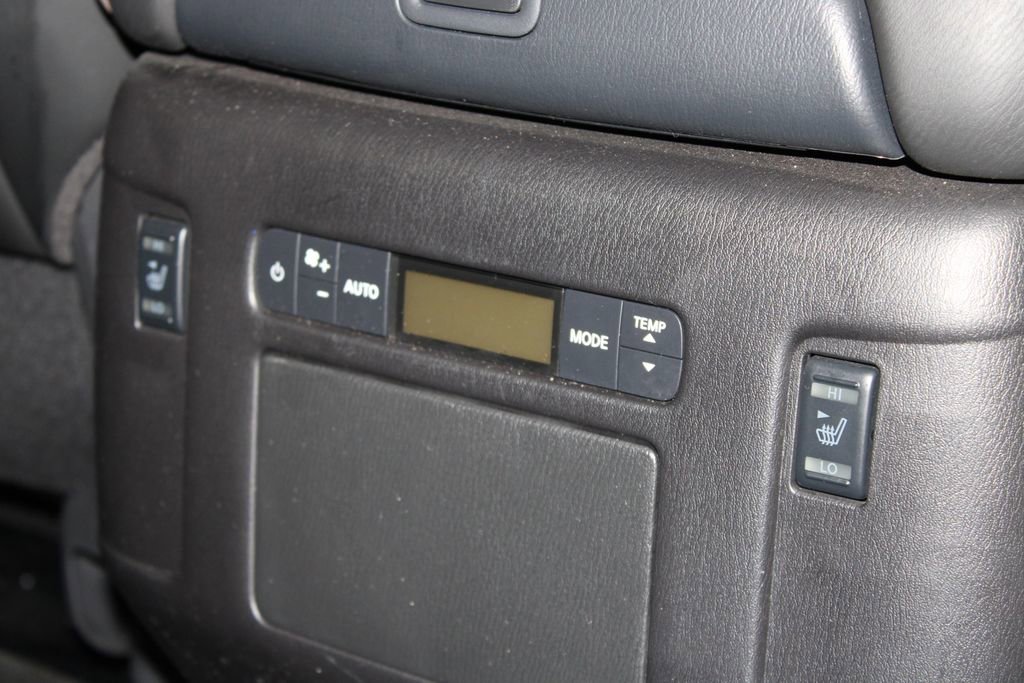 Used 2024 Nissan Armada Platinum w/ Captain's Chairs Package image 32