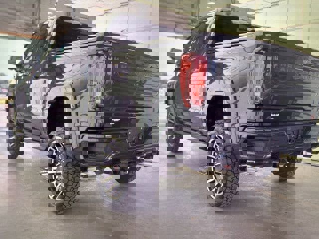 Used 2023 GMC Sierra 1500 AT4 w/ AT4 Premium Package AWD/4WD image 8