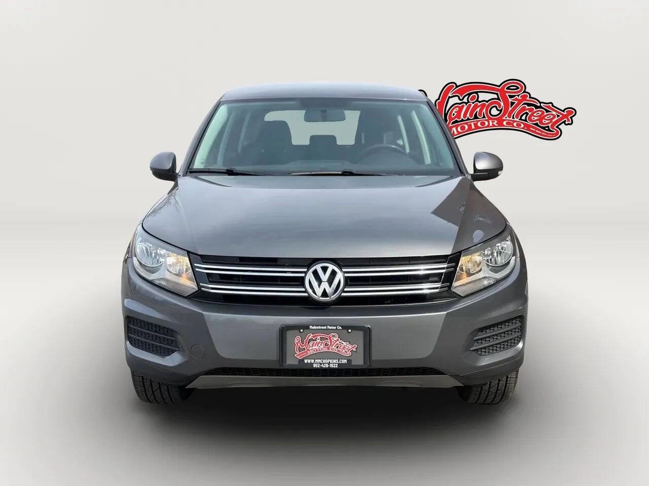 Used 2017 Volkswagen Tiguan S image 2