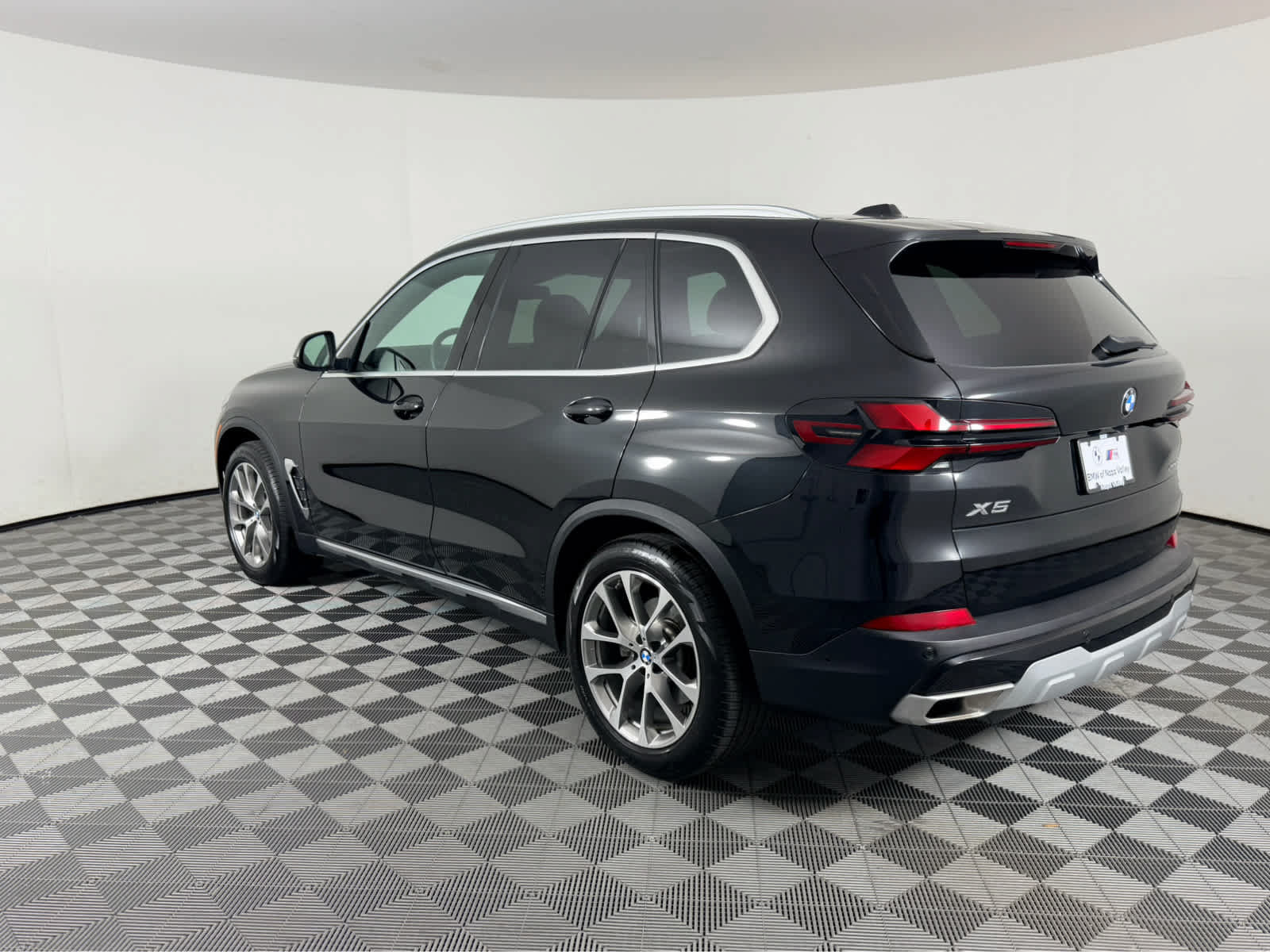 Used 2024 BMW X5 xDrive40i w/ Premium Package AWD/4WD image 5