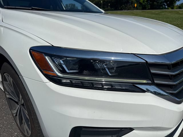 Used 2021 Volkswagen Passat 2.0T SE FWD image 12