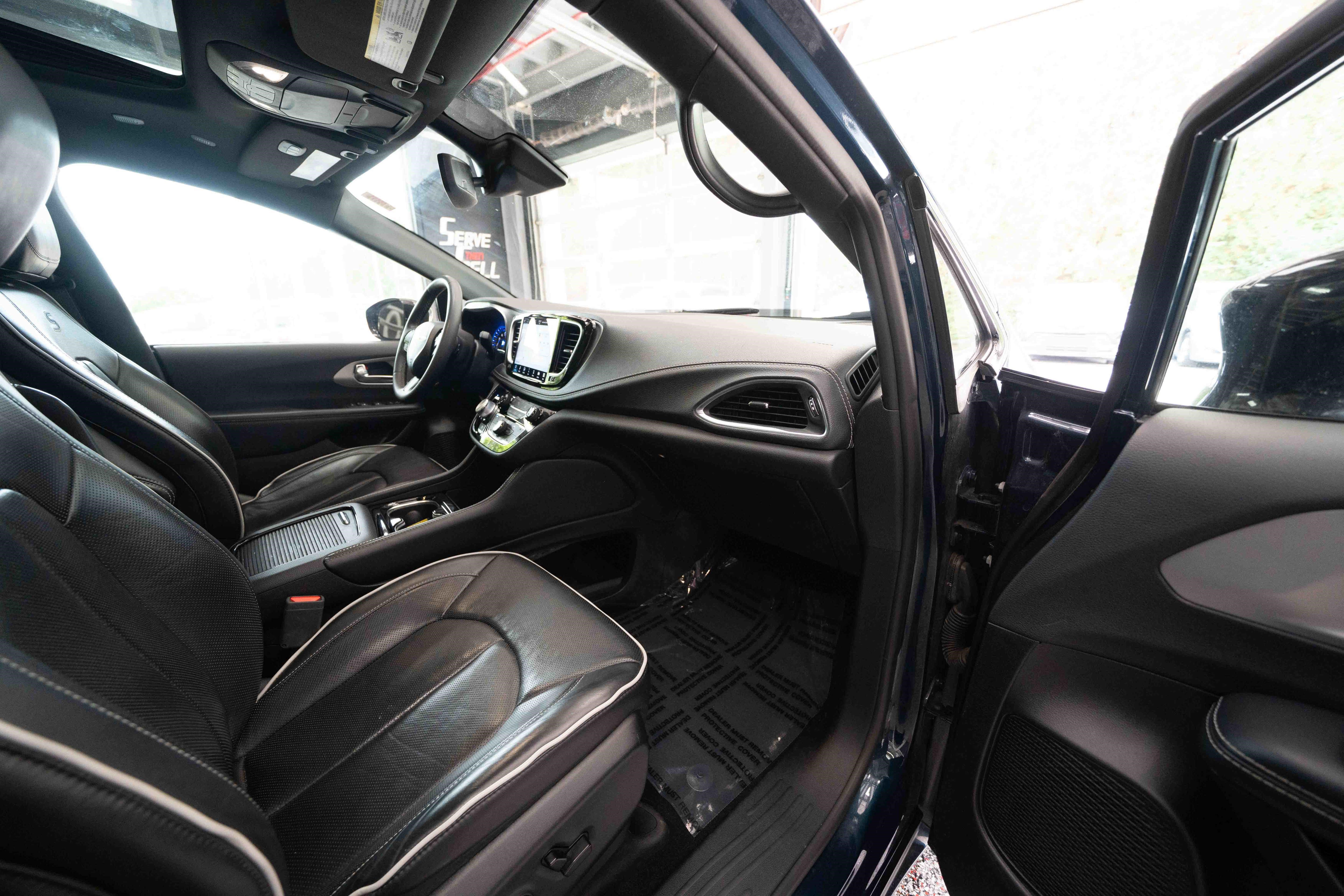 Used 2025 Chrysler Pacifica Limited FWD image 26