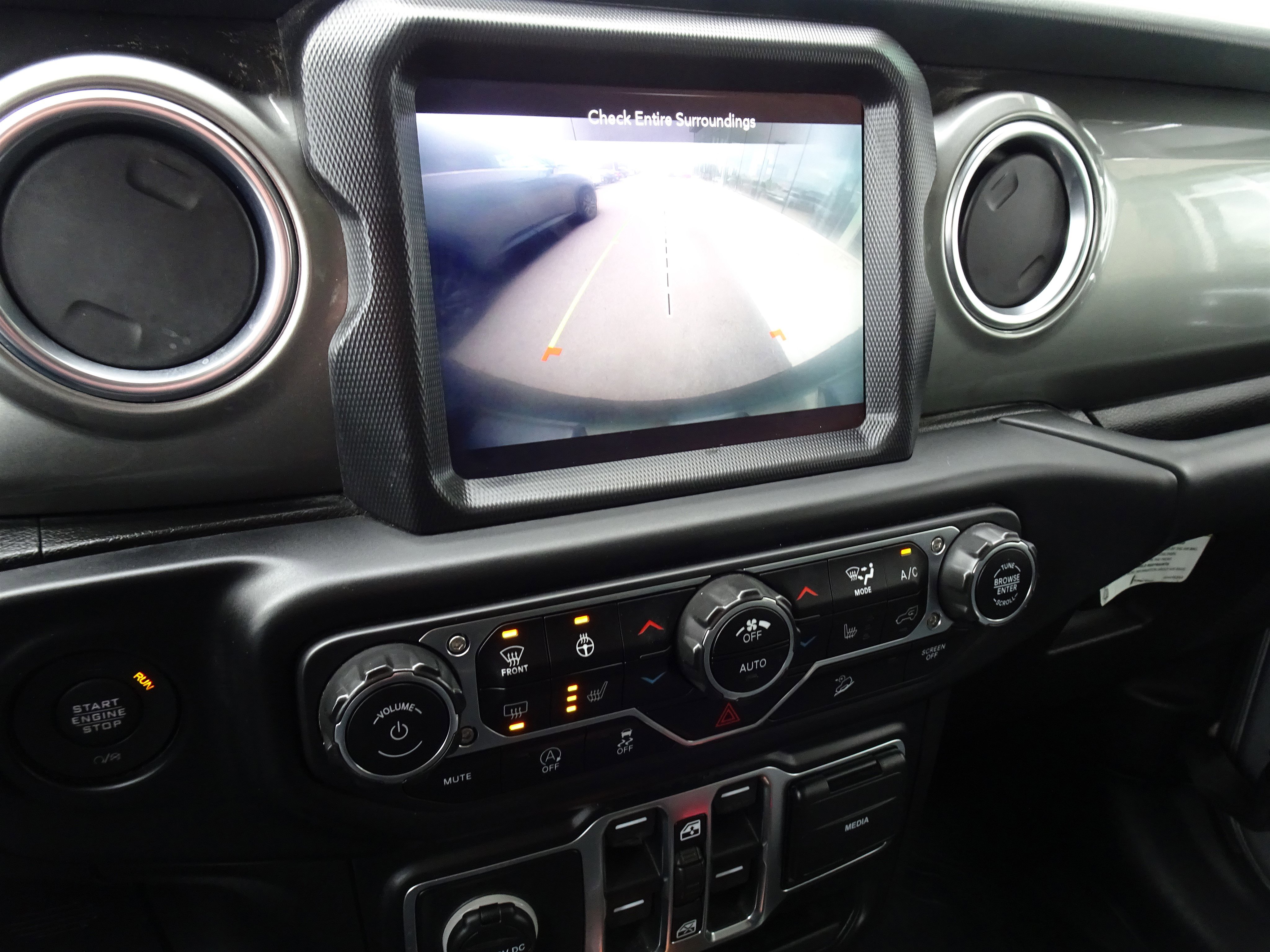 Used 2019 Jeep Wrangler Unlimited Sahara image 17