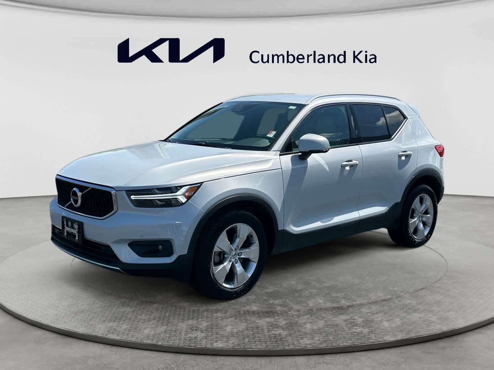 Used 2021 Volvo XC40 T5 Momentum w/ Protection Package