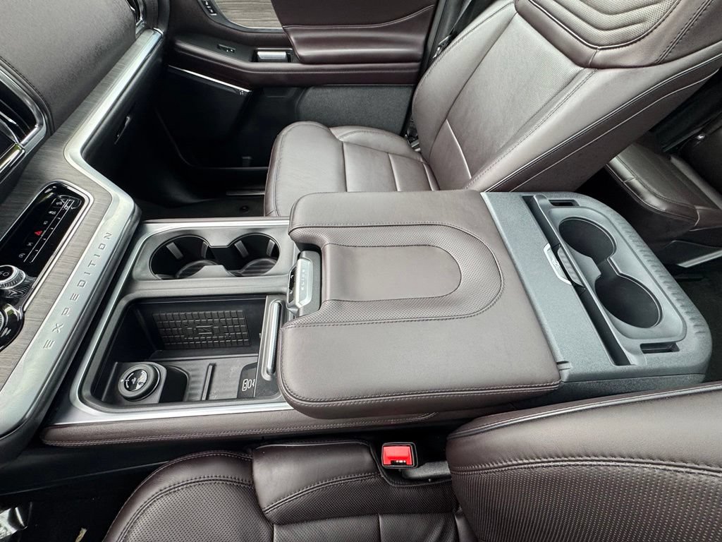 Used 2025 Ford Expedition Platinum w/ Platinum Ultimate Package AWD/4WD image 27
