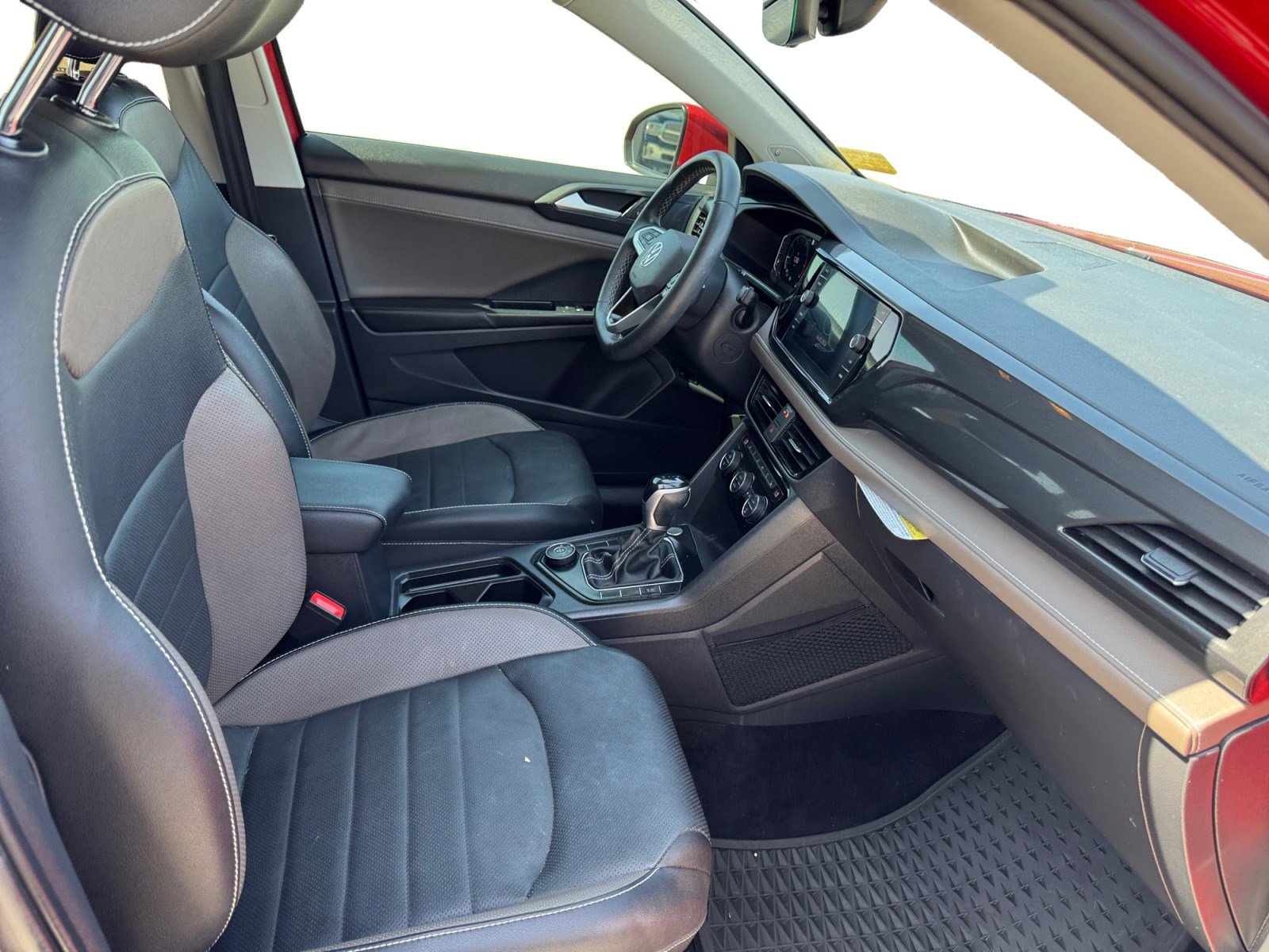 Used 2022 Volkswagen Taos SEL image 15