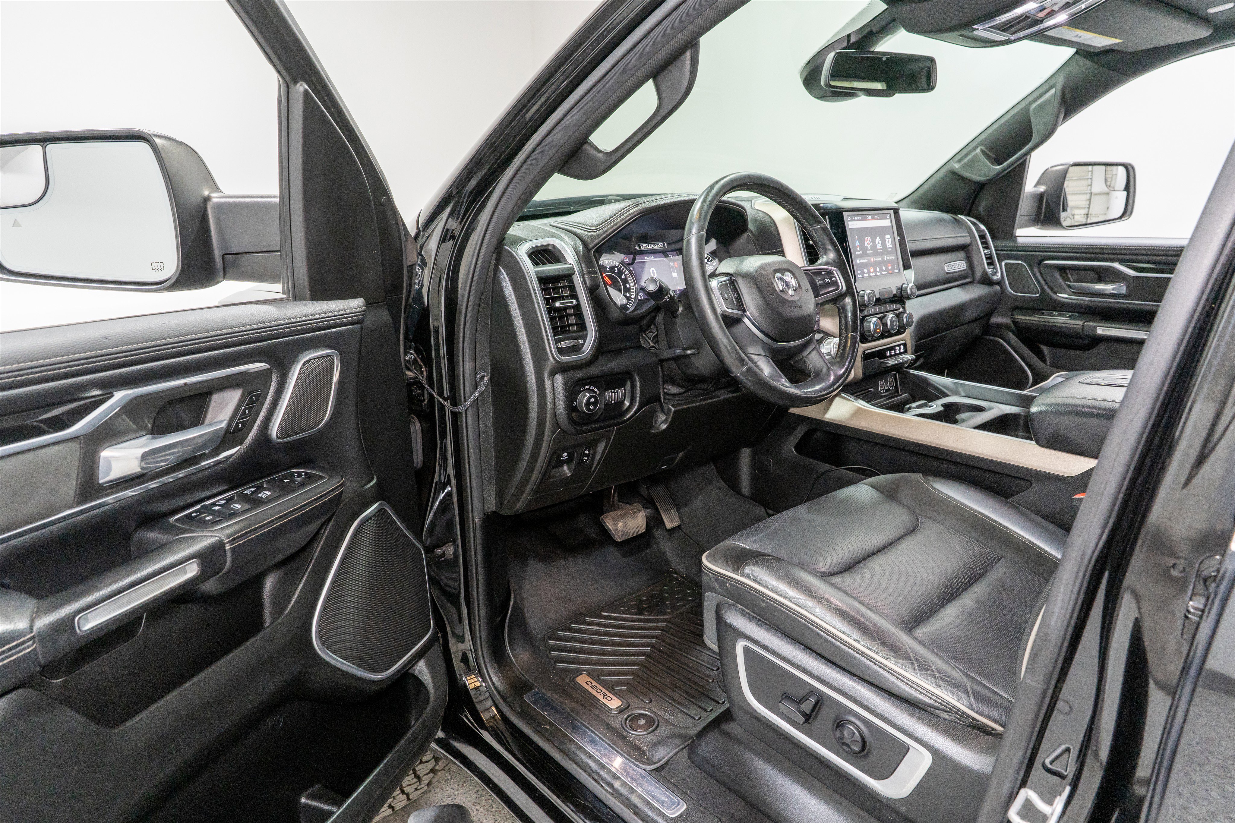 Used 2019 RAM 1500 Laramie AWD/4WD image 14