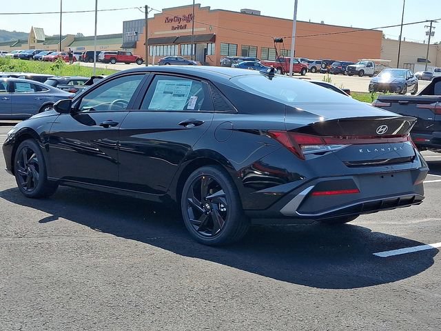 New 2026 Hyundai Elantra SEL Sport FWD image 3