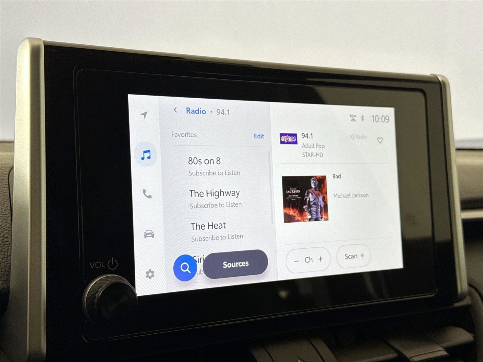 Certified 2025 Toyota RAV4 LE FWD image 21