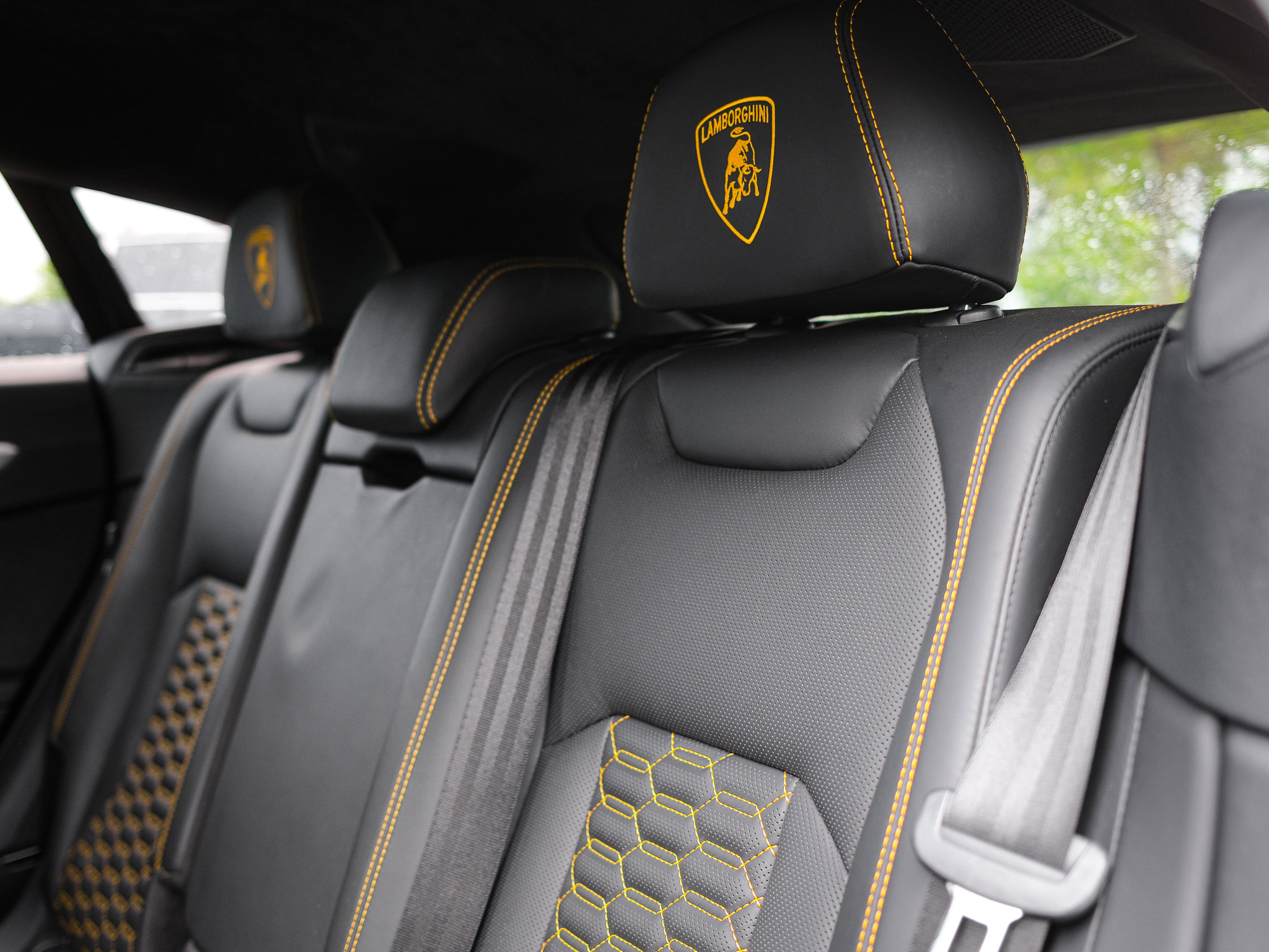 Used 2020 Lamborghini Urus AWD/4WD image 32
