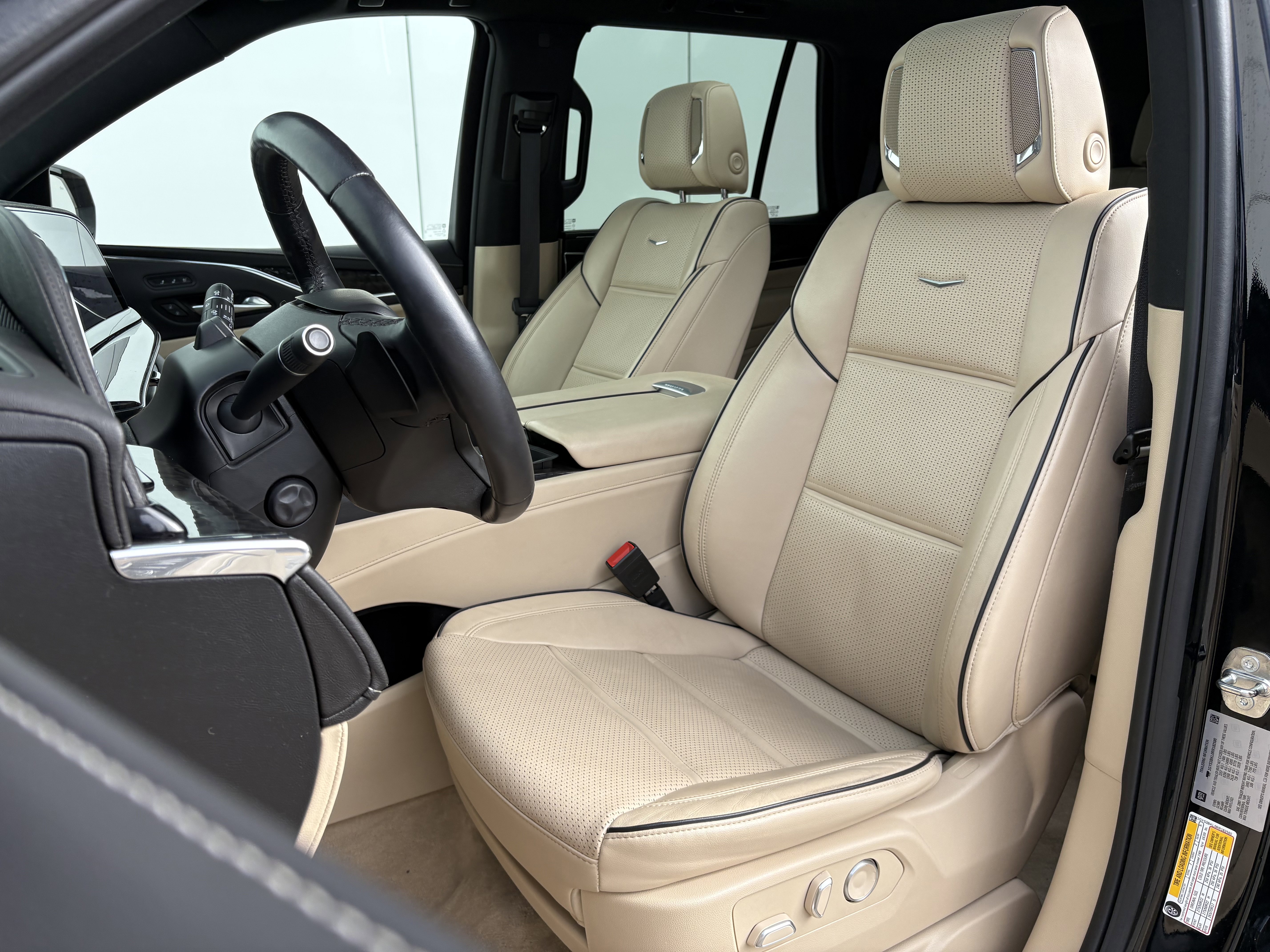 Certified 2024 Cadillac Escalade Premium Luxury image 12