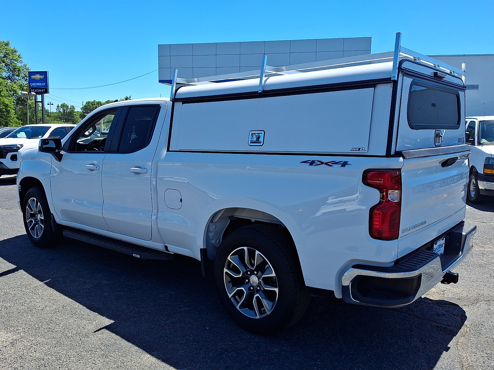Used 2025 Chevrolet Silverado 1500 LT AWD/4WD image 5