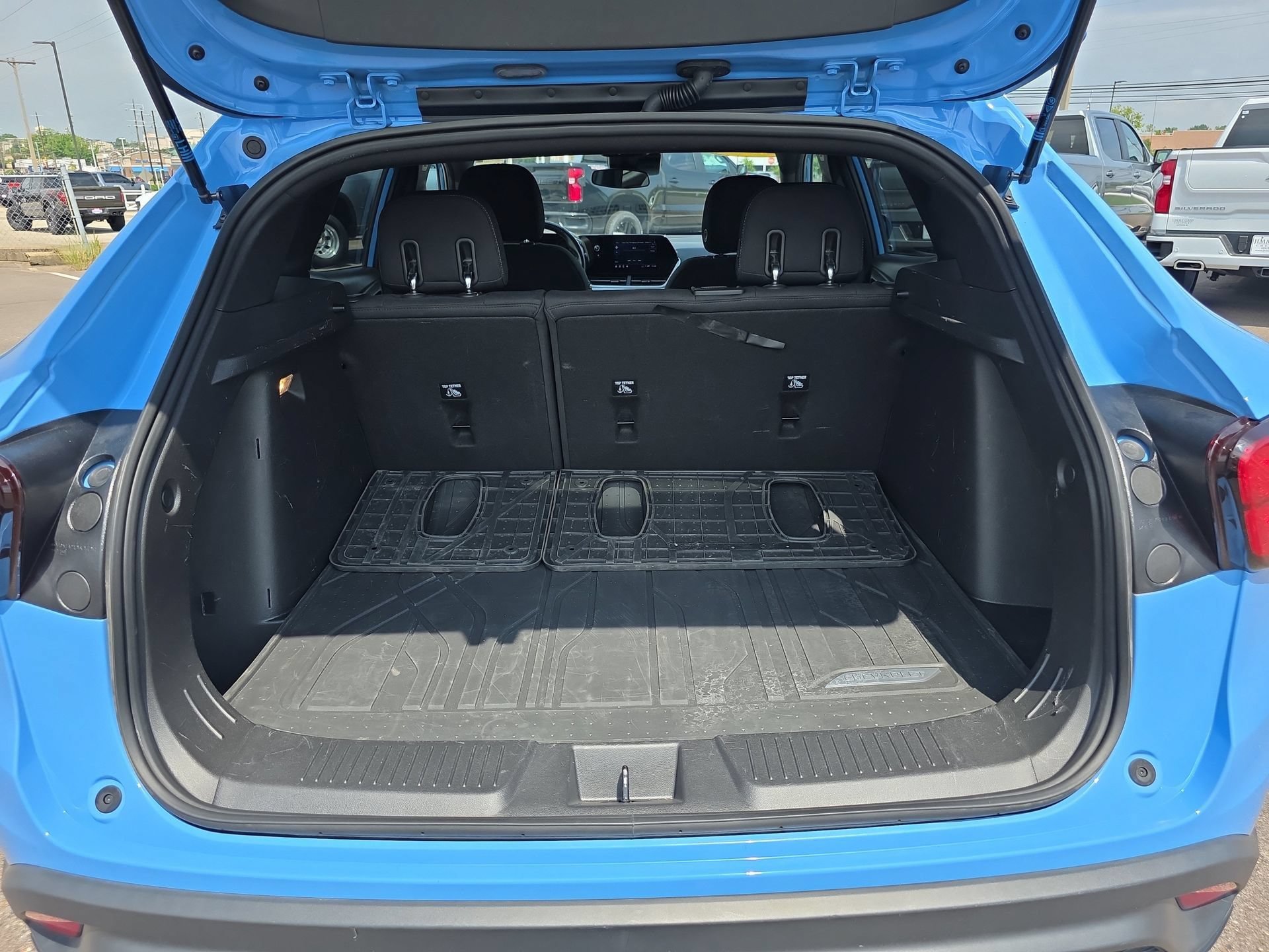 Used 2024 Chevrolet Trax RS FWD image 13