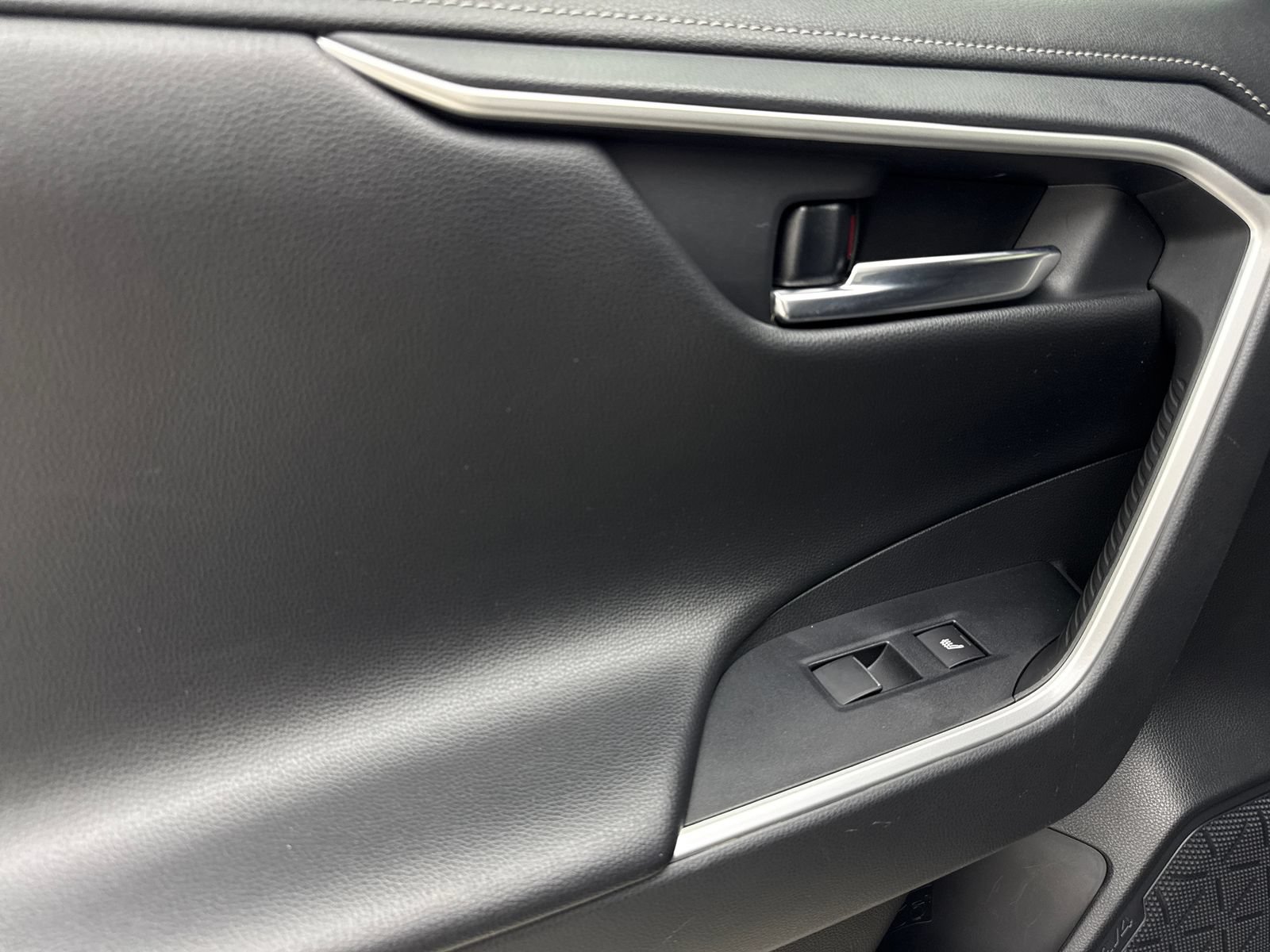 Used 2019 Toyota RAV4 Limited w/ Advanced Technology Package AWD/4WD image 39
