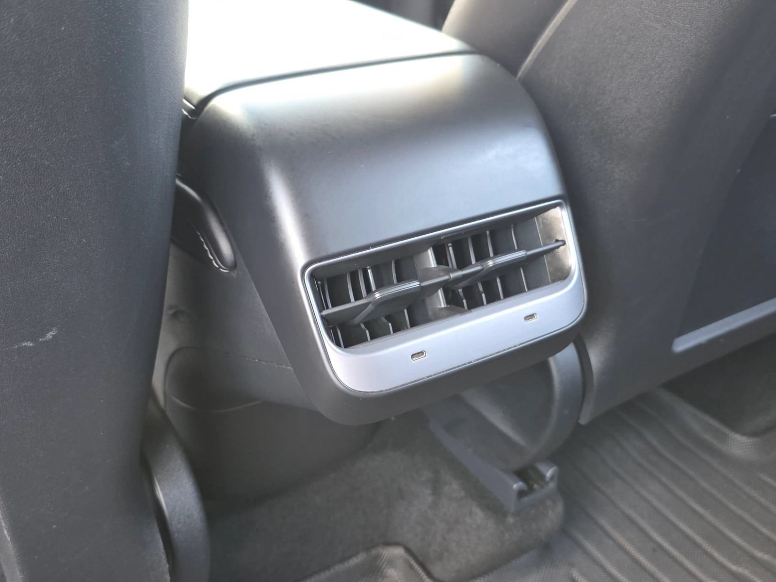 Used 2024 Tesla Model Y Long Range AWD/4WD image 32