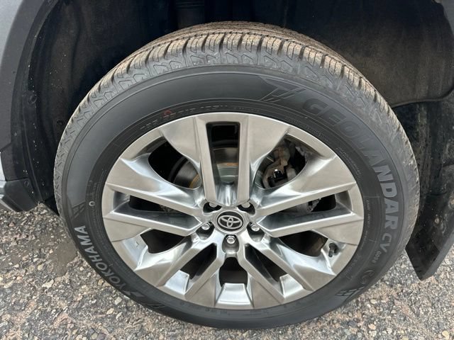 Used 2021 Toyota RAV4 XLE Premium AWD/4WD image 26