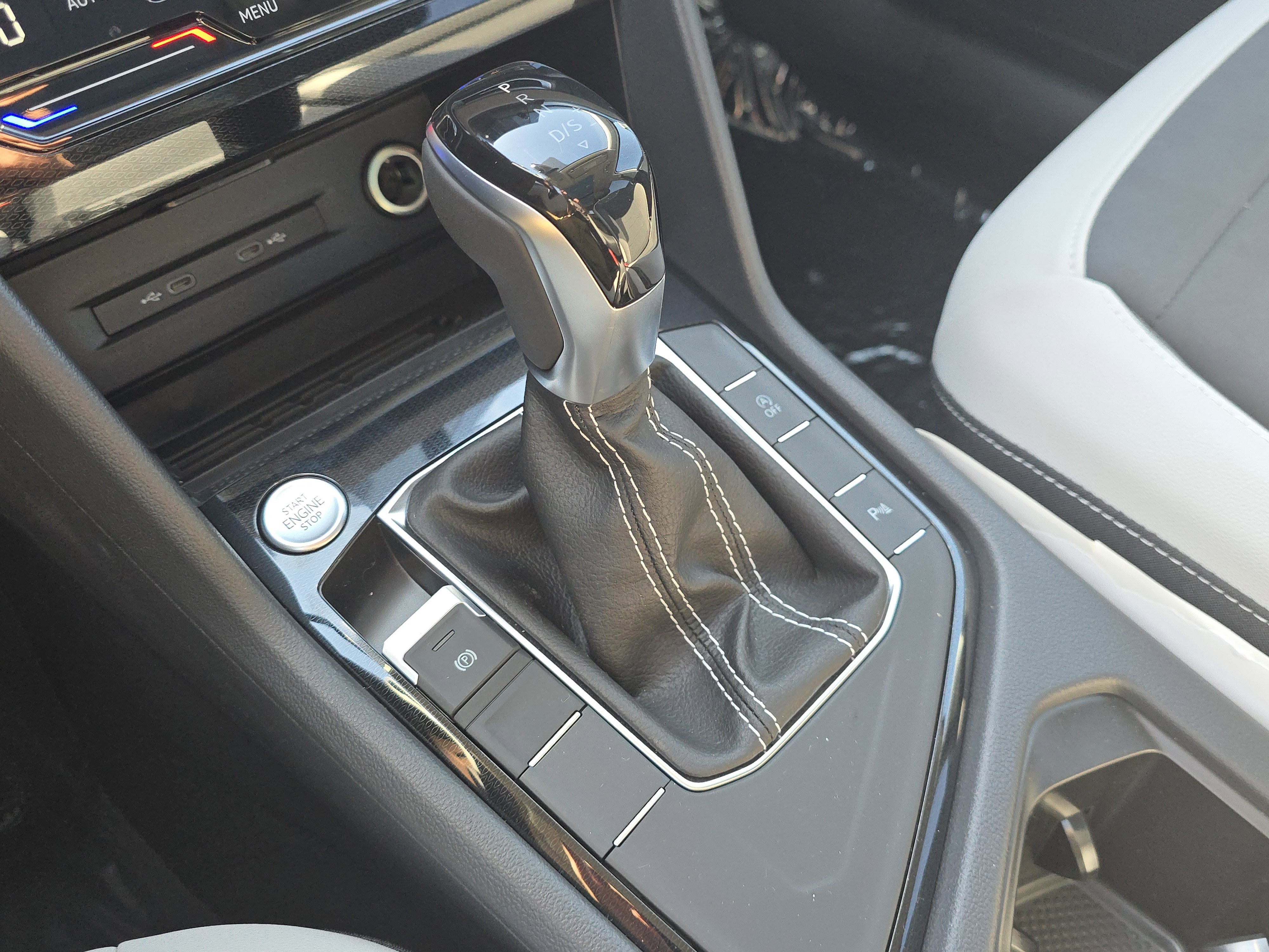 New 2025 Volkswagen Taos SE image 26