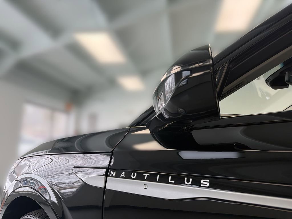 Used 2024 Lincoln Nautilus Reserve AWD/4WD image 9