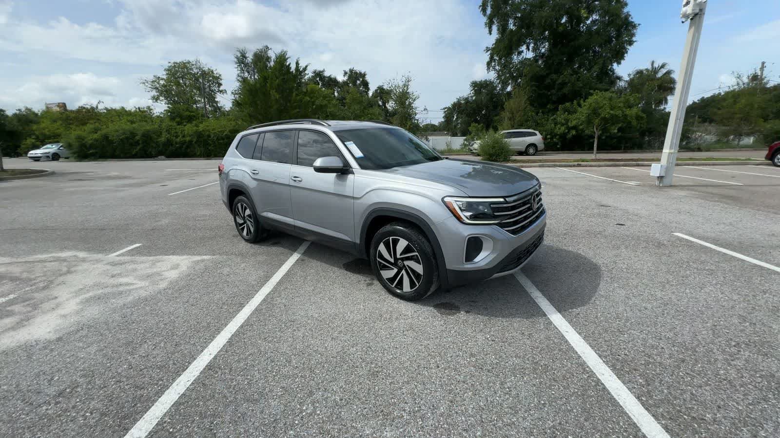 Used 2024 Volkswagen Atlas SE FWD image 2