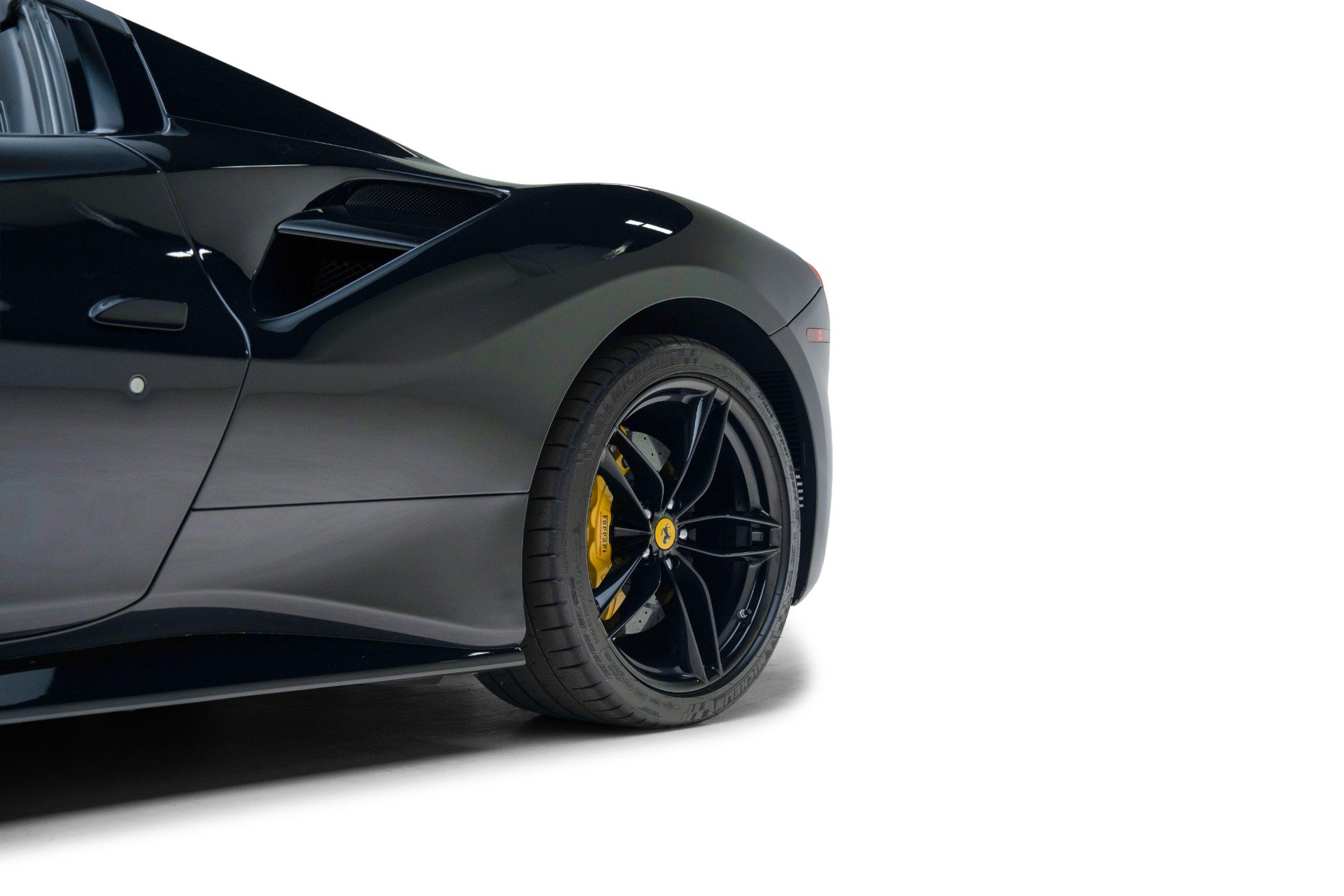 Used 2018 Ferrari 488 Spider RWD image 18