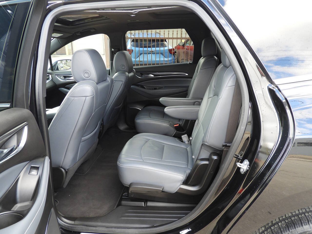 Used 2022 Buick Enclave Essence w/ Experience Buick Package FWD image 19