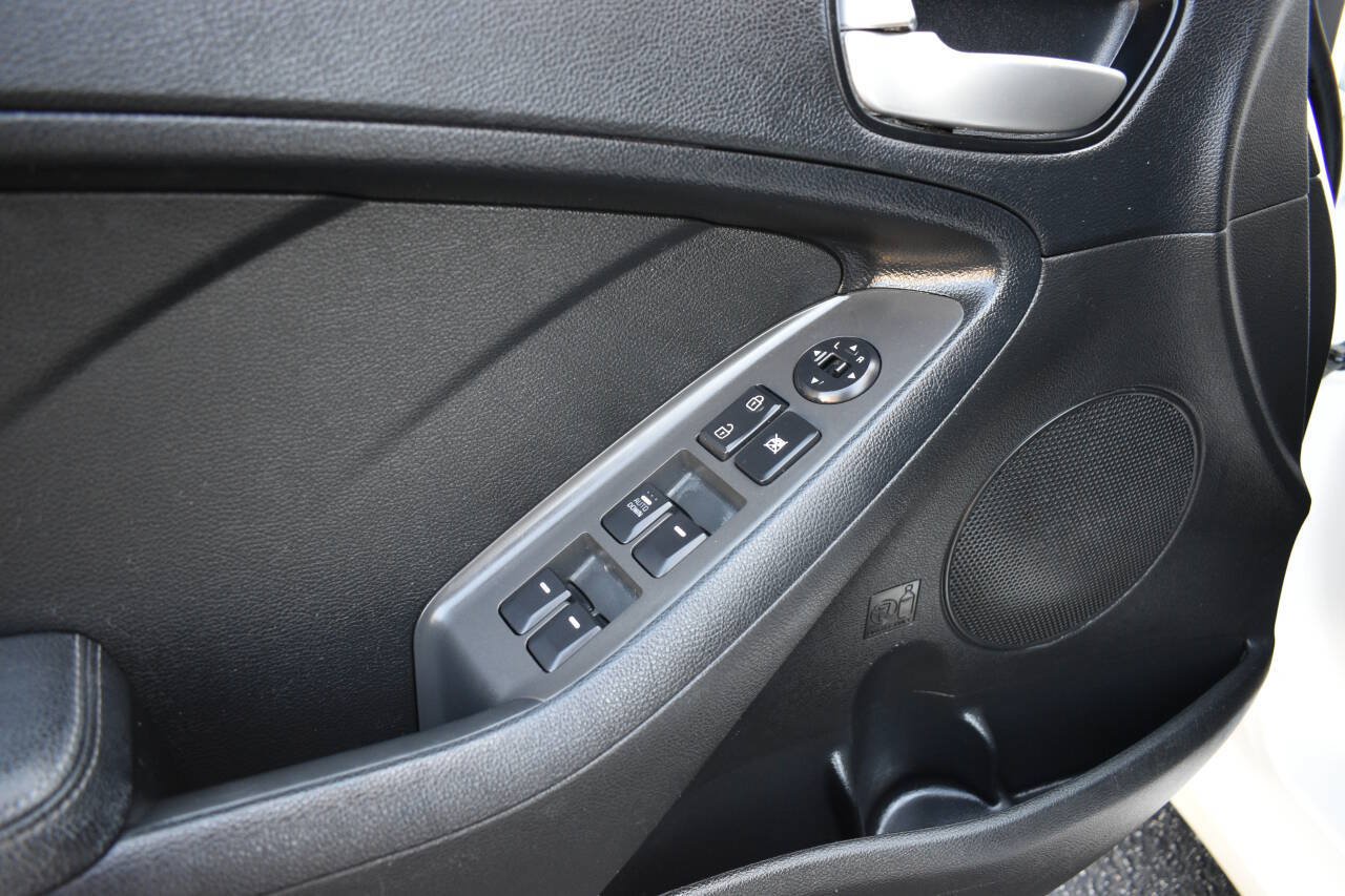 Used 2018 Kia Forte LX w/ LX Popular Package FWD image 17