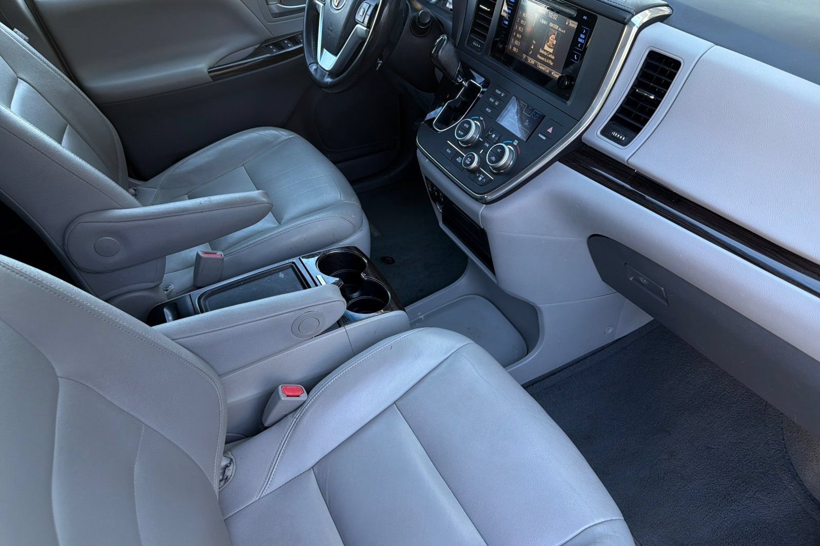 Used 2015 Toyota Sienna XLE FWD image 19
