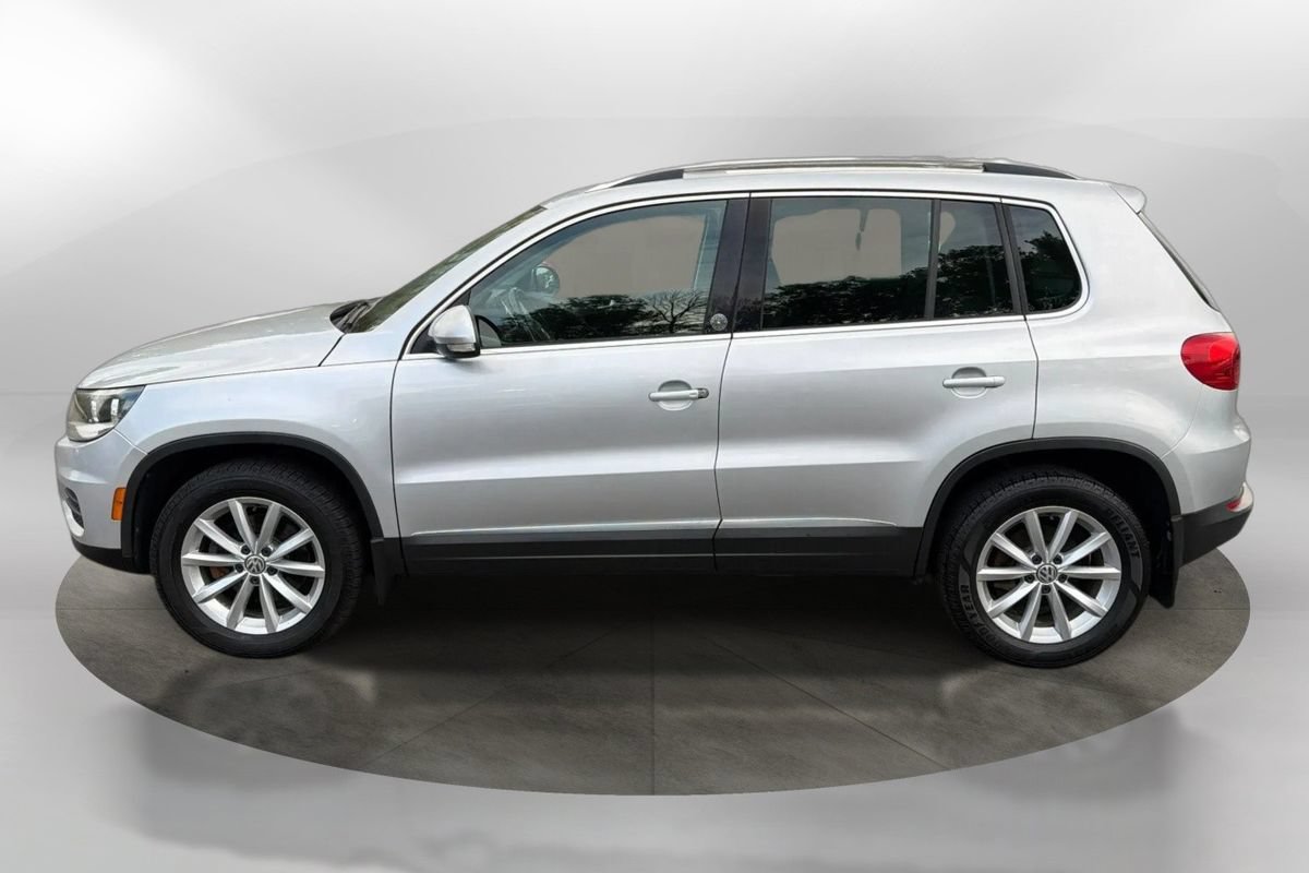 Used 2017 Volkswagen Tiguan Wolfsburg Edition AWD/4WD image 2