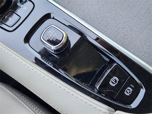 Used 2025 Volvo XC90 B6 Ultra w/ Lounge Package image 21