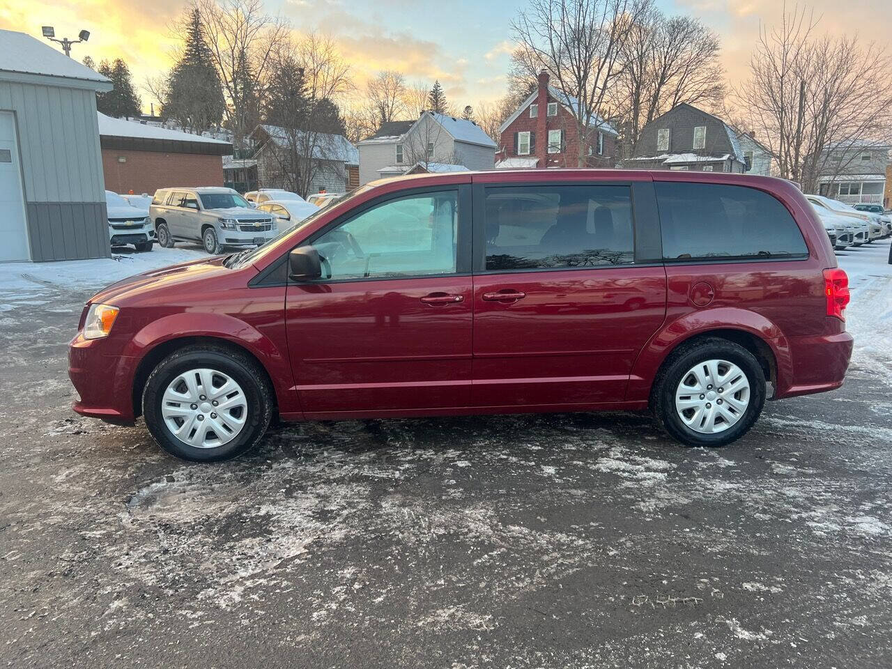Used 2015 Dodge Grand Caravan SE w/ Quick Order Package 29E SE FWD image 2