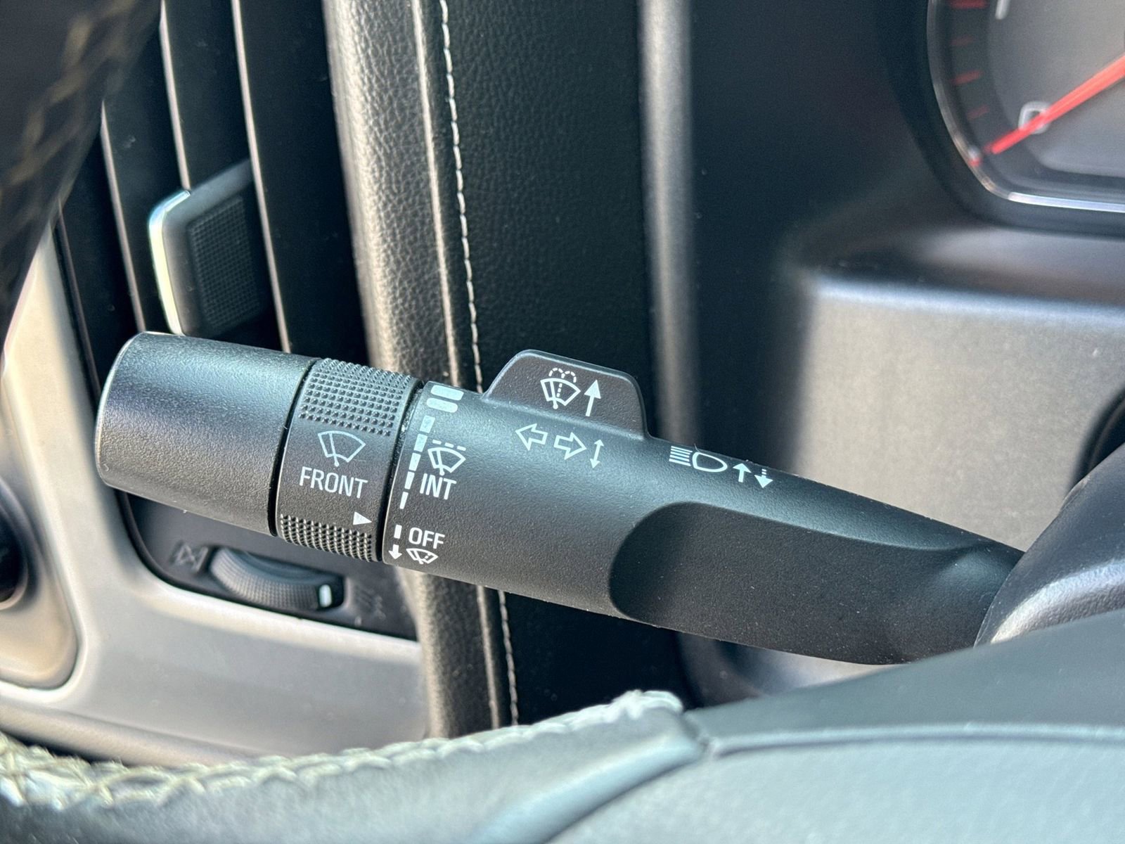 Used 2015 GMC Sierra 1500 SLE w/ SLE Value Package AWD/4WD image 28