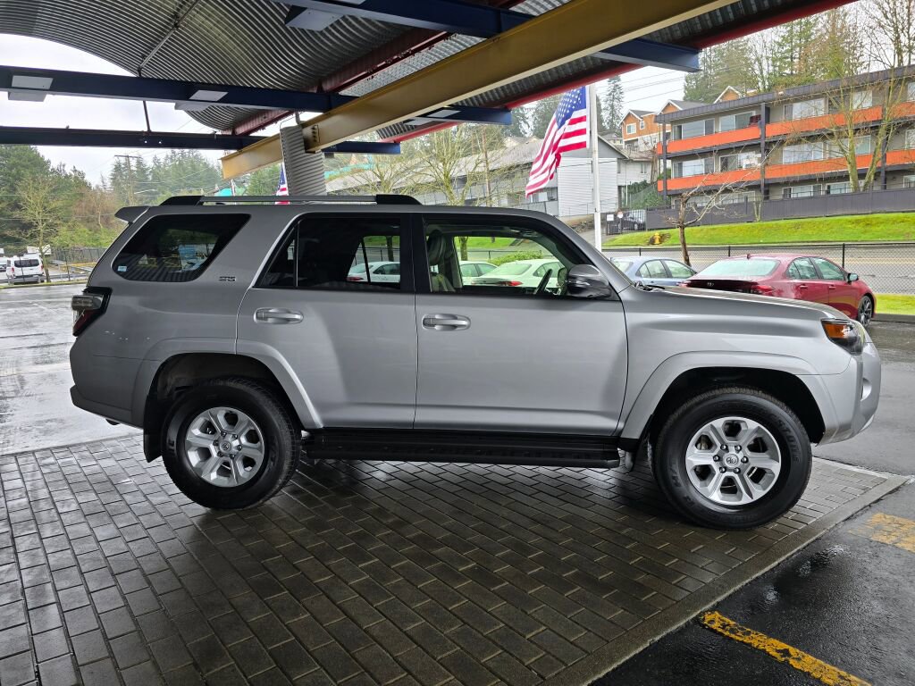Used 2024 Toyota 4Runner SR5 Premium w/ Moonroof Package AWD/4WD image 4
