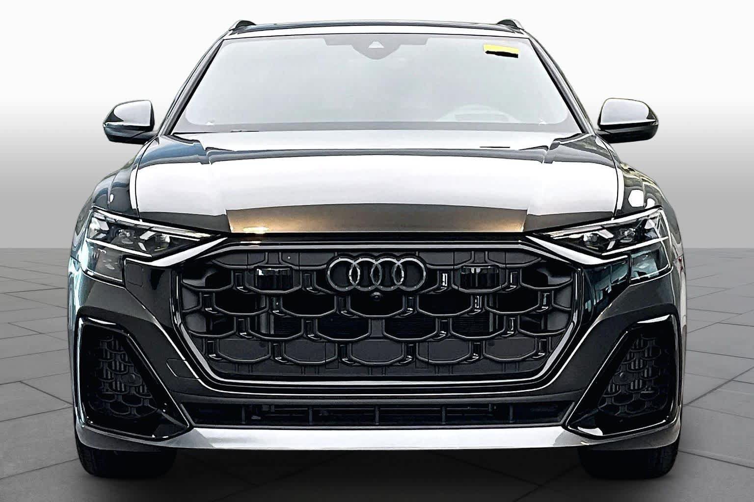 Used 2025 Audi Q8 Prestige w/ Prestige Package AWD/4WD image 4