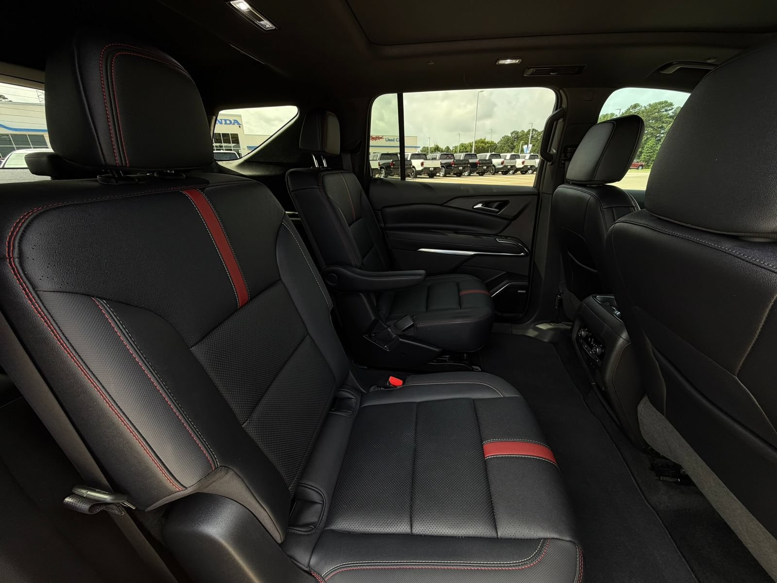 Used 2026 Chevrolet Traverse RS w/ LPO, Floor Liner Package FWD image 30