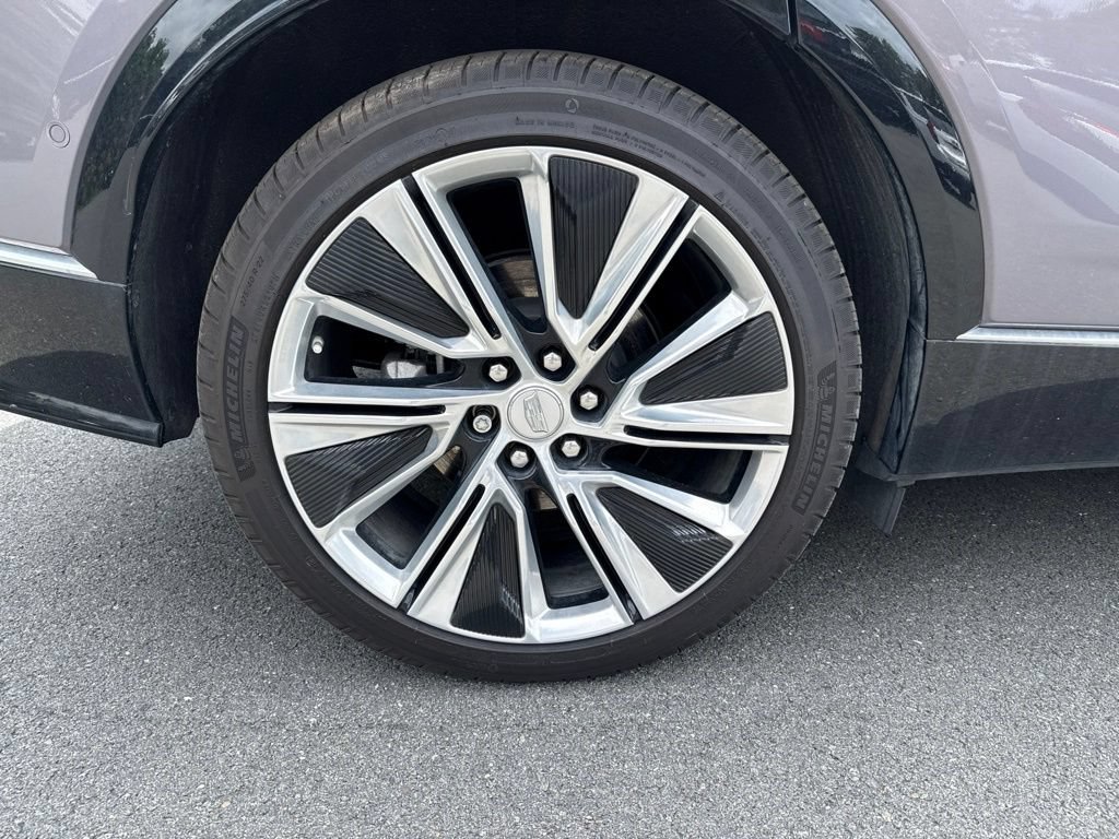 Used 2025 Cadillac Lyriq Luxury w/ LPO, Floor Liner Package AWD/4WD image 9
