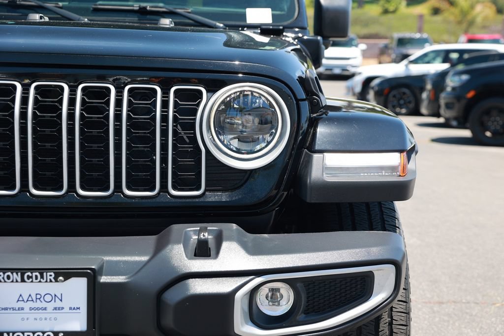 Used 2025 Jeep Wrangler Unlimited Sahara AWD/4WD image 5